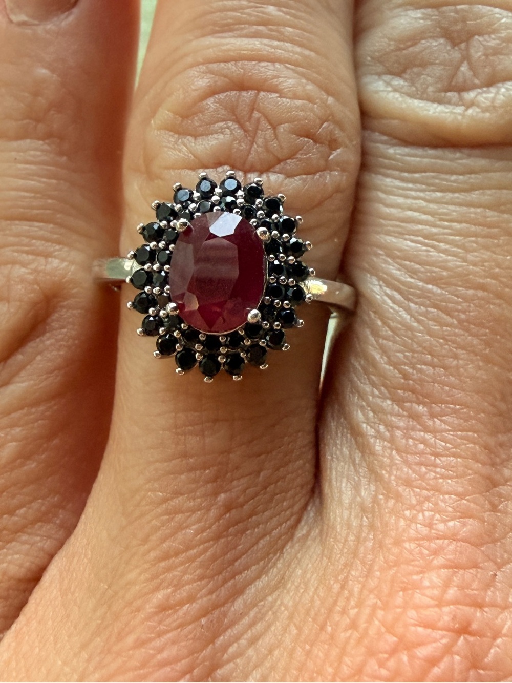 ✨ New ✨Ruby Halo Ring with Black Spinel Accent Stones Sz 7